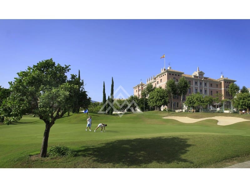 3 bedroom Villa for sale in El Paraiso - € 780,000 (Ref: 9913052)
