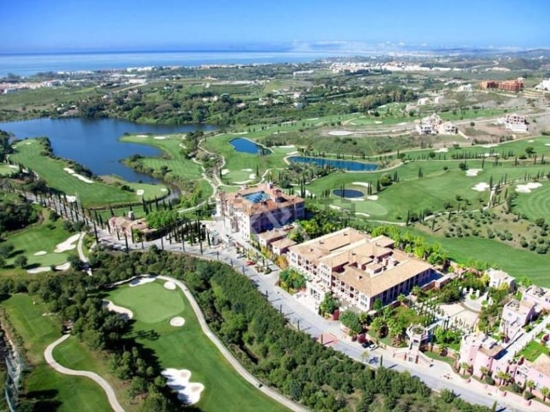 3 bedroom Villa for sale in El Paraiso - € 780,000 (Ref: 9913052)