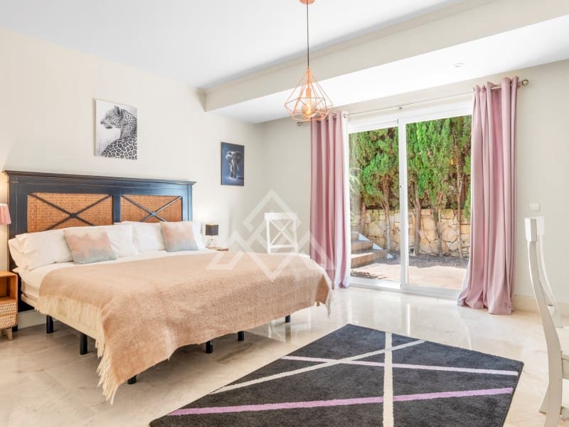4 soverom Villa til salgs i Manilva med svømmebasseng garasje - € 1 499 000 (Ref: 9927287)