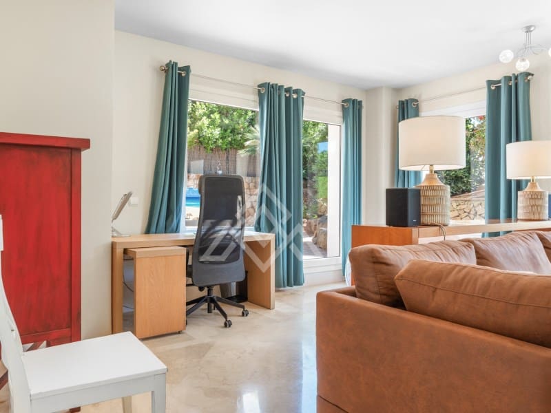 4 soverom Villa til salgs i Manilva med svømmebasseng garasje - € 1 499 000 (Ref: 9927287)