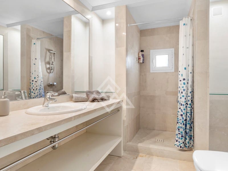 4 soverom Villa til salgs i Manilva med svømmebasseng garasje - € 1 499 000 (Ref: 9927287)