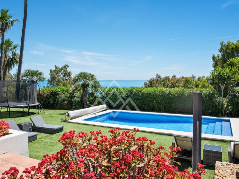 4 soverom Villa til salgs i Manilva med svømmebasseng garasje - € 1 499 000 (Ref: 9927287)