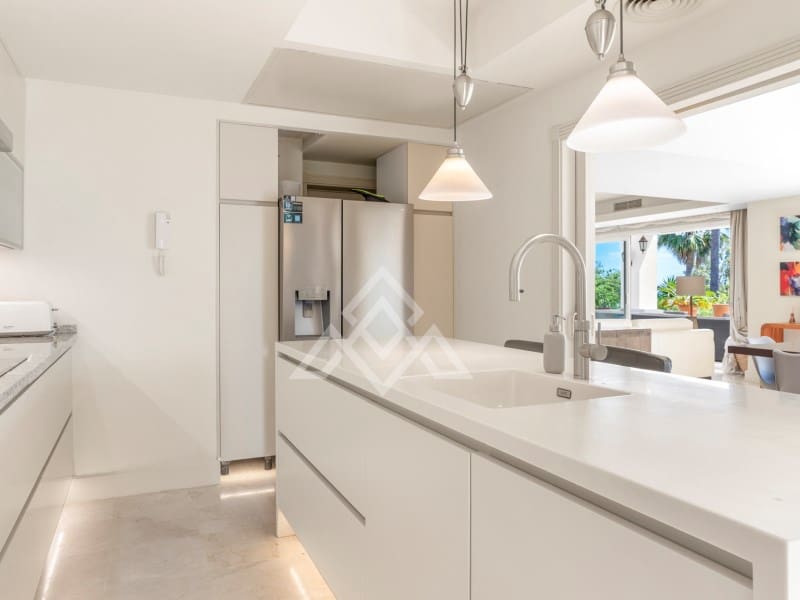 4 soverom Villa til salgs i Manilva med svømmebasseng garasje - € 1 499 000 (Ref: 9927287)
