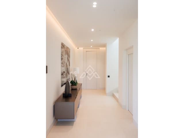 Chalet de 4 habitaciones en Nagüeles Alto, Marbella en venta con piscina garaje - 5.400.000 € (Ref: 9939895)