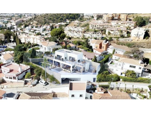 4 soverom Villa til salgs i Fuengirola med garasje - € 1 000 000 (Ref: 9954188)