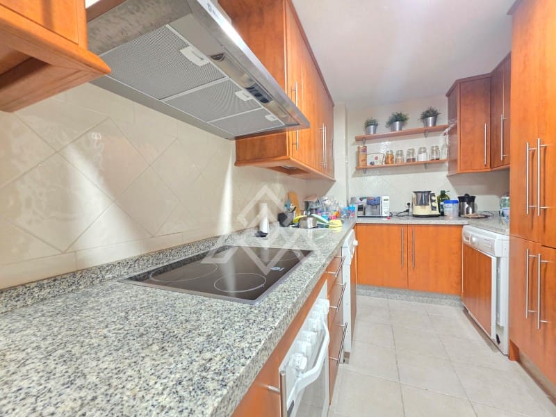 3 chambre Appartement à vendre à Marbella avec garage - 450 000 € (Ref: 9957922)