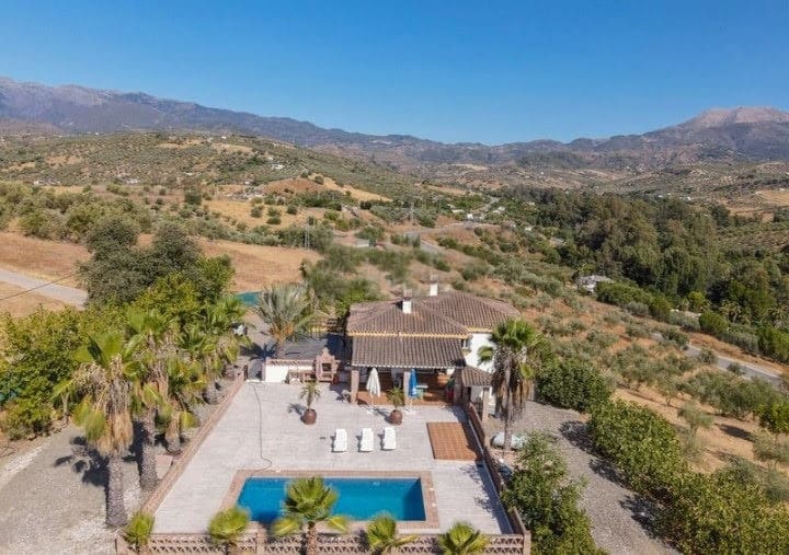 3 soveværelse Finca/Landehus til salg i Coin med swimmingpool garage - € 499.000 (Ref: 7459470)