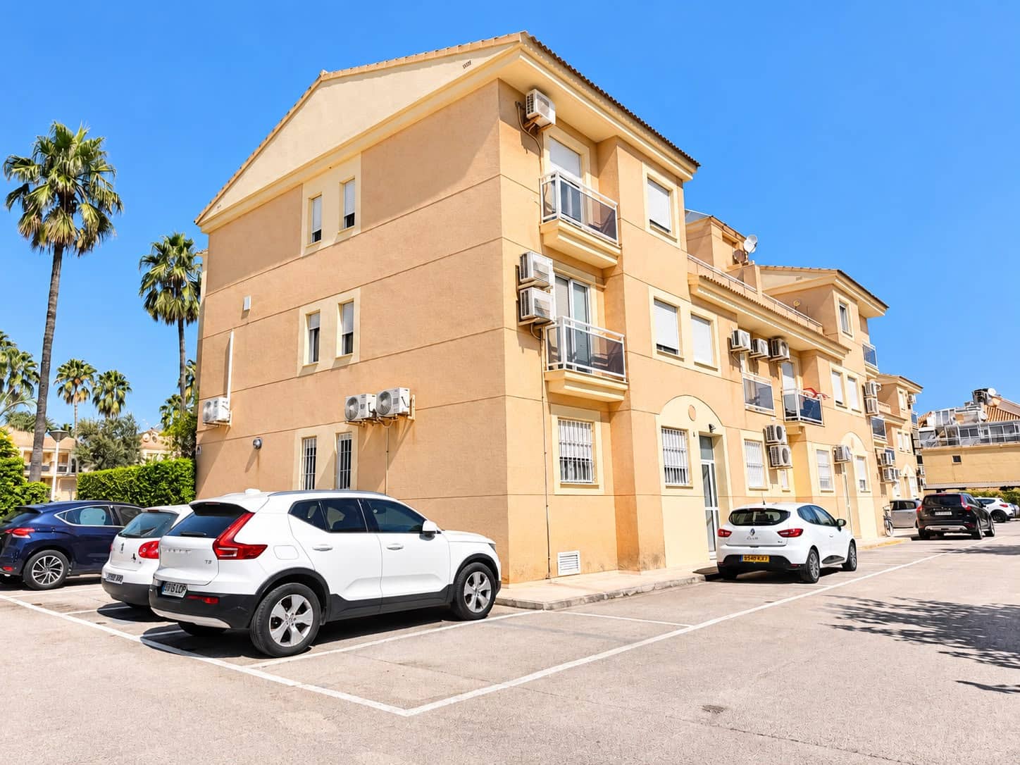 2 bedroom Apartment for sale in Denia with pool garage - € 270,000 (Ref: 10076824)