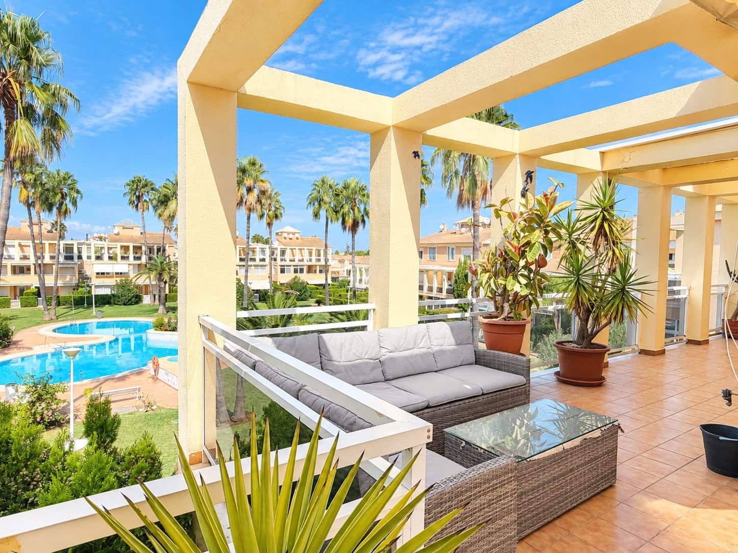 2 bedroom Apartment for sale in Denia with pool garage - € 270,000 (Ref: 10076824)