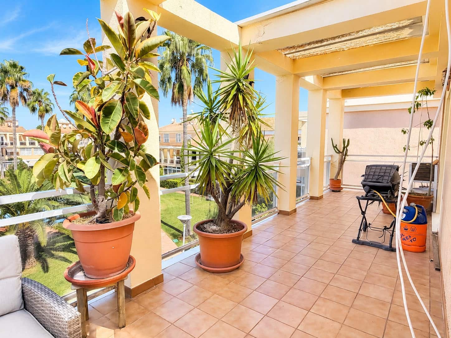 2 bedroom Apartment for sale in Denia with pool garage - € 270,000 (Ref: 10076824)