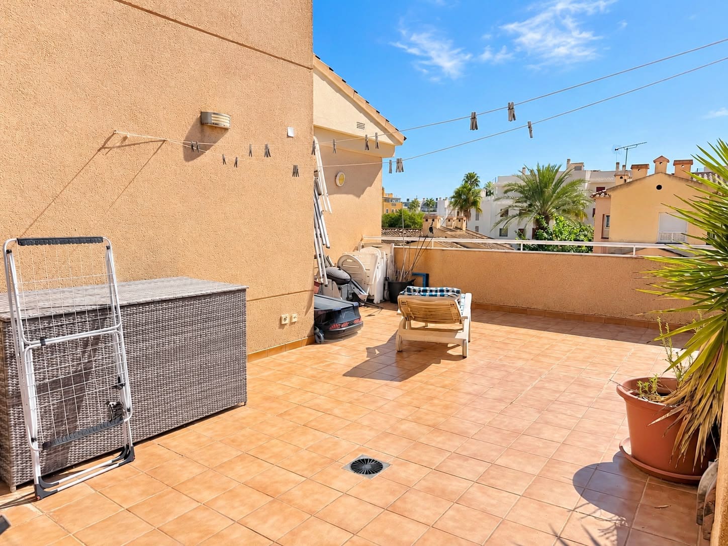 2 bedroom Apartment for sale in Denia with pool garage - € 270,000 (Ref: 10076824)