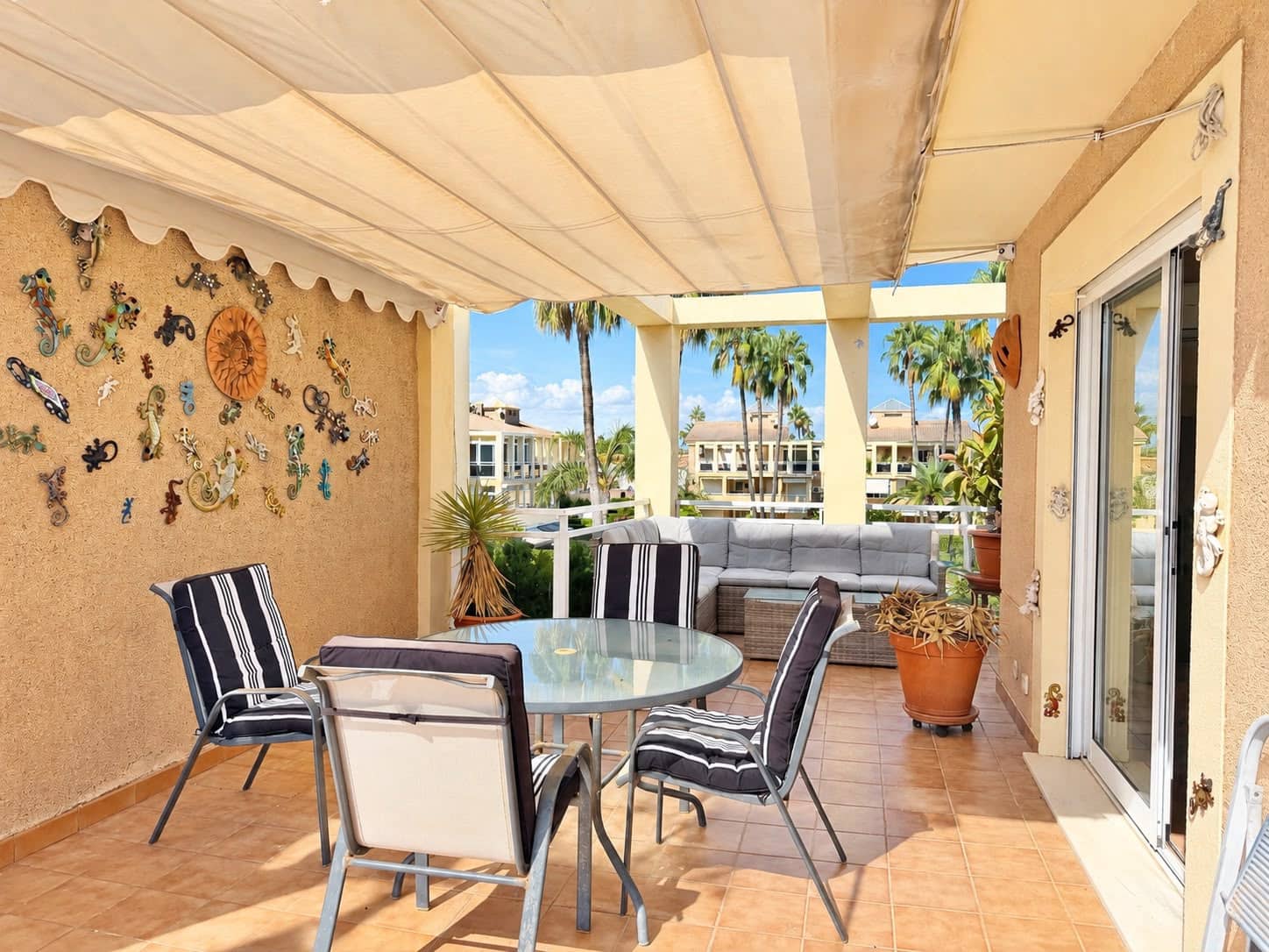 2 bedroom Apartment for sale in Denia with pool garage - € 270,000 (Ref: 10076824)