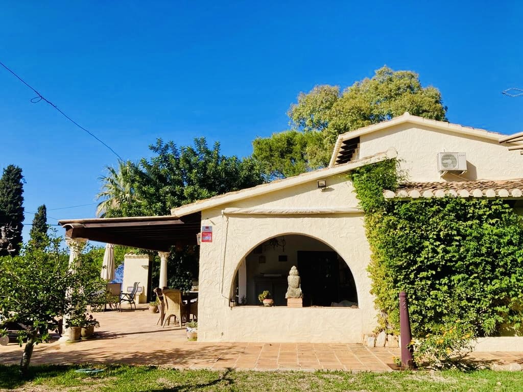 Chalet de 3 habitaciones en Dénia en venta con piscina garaje - 715.000 € (Ref: 7875492)