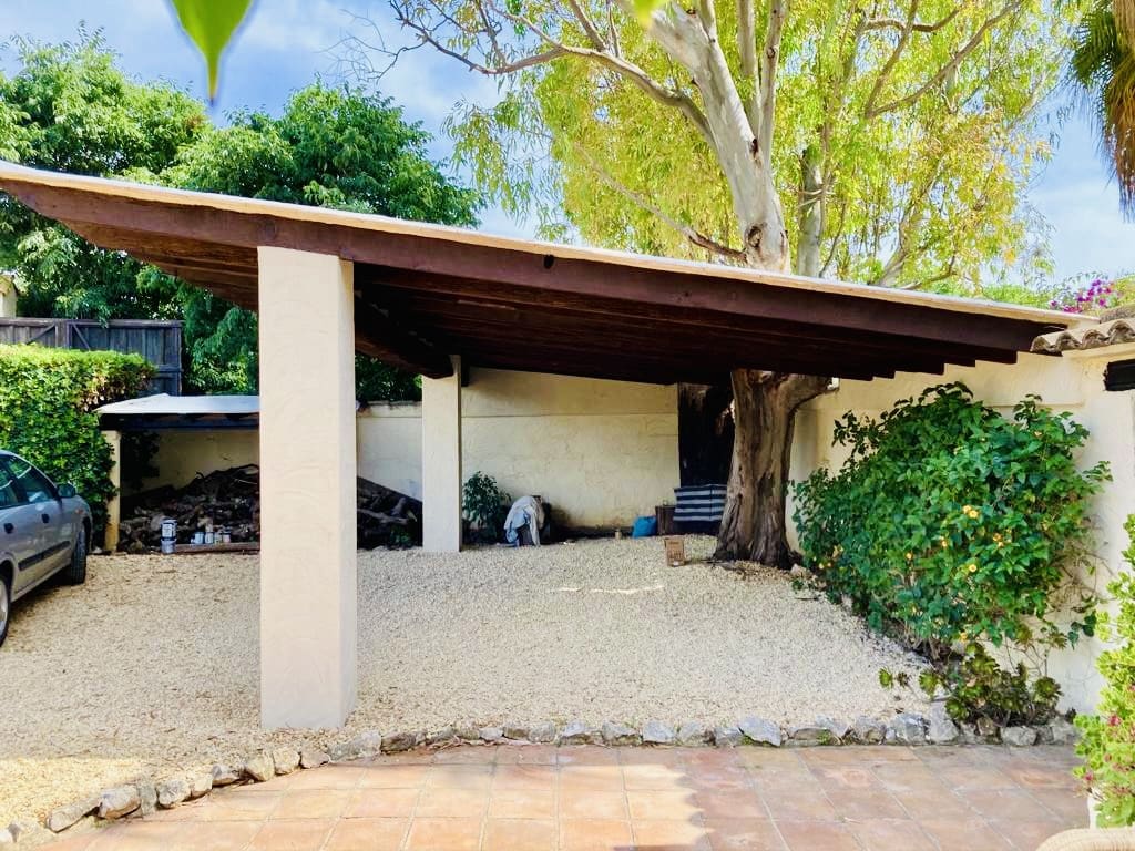 Chalet de 3 habitaciones en Dénia en venta con piscina garaje - 715.000 € (Ref: 7875492)