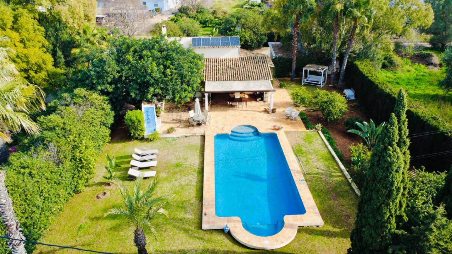 Chalet de 3 habitaciones en Dénia en venta con piscina garaje - 715.000 € (Ref: 7875492)