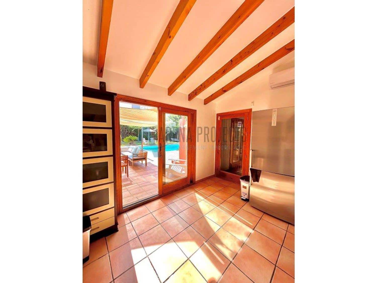 5 bedroom Villa for sale in Denia with pool - € 1,050,000 (Ref: 7935811)