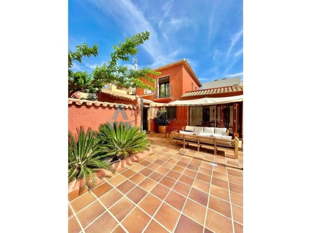 5 bedroom Villa for sale in Dénia with pool - € 1,050,000 (Ref: 7935811)