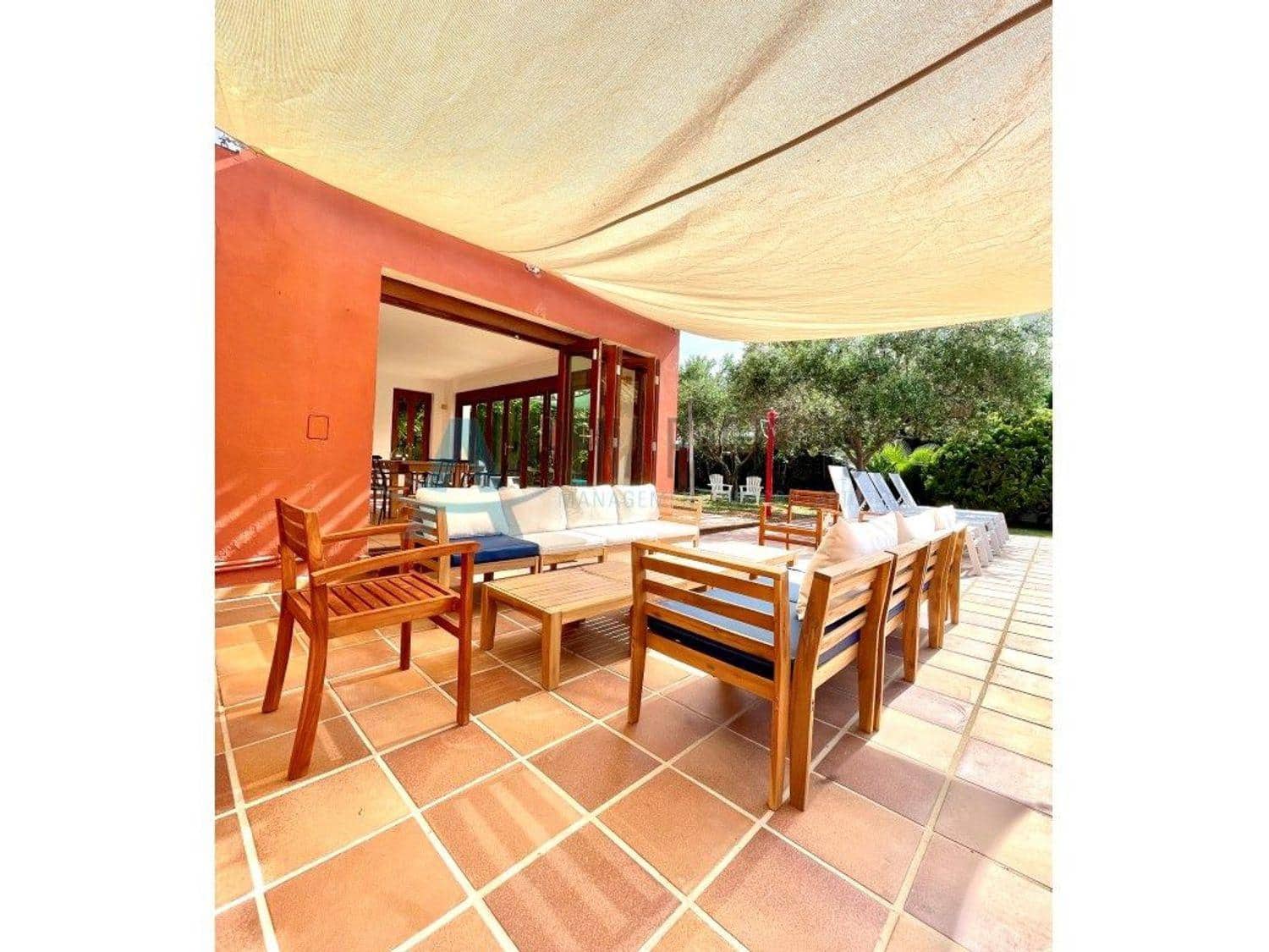 5 bedroom Villa for sale in Denia with pool - € 1,050,000 (Ref: 7935811)
