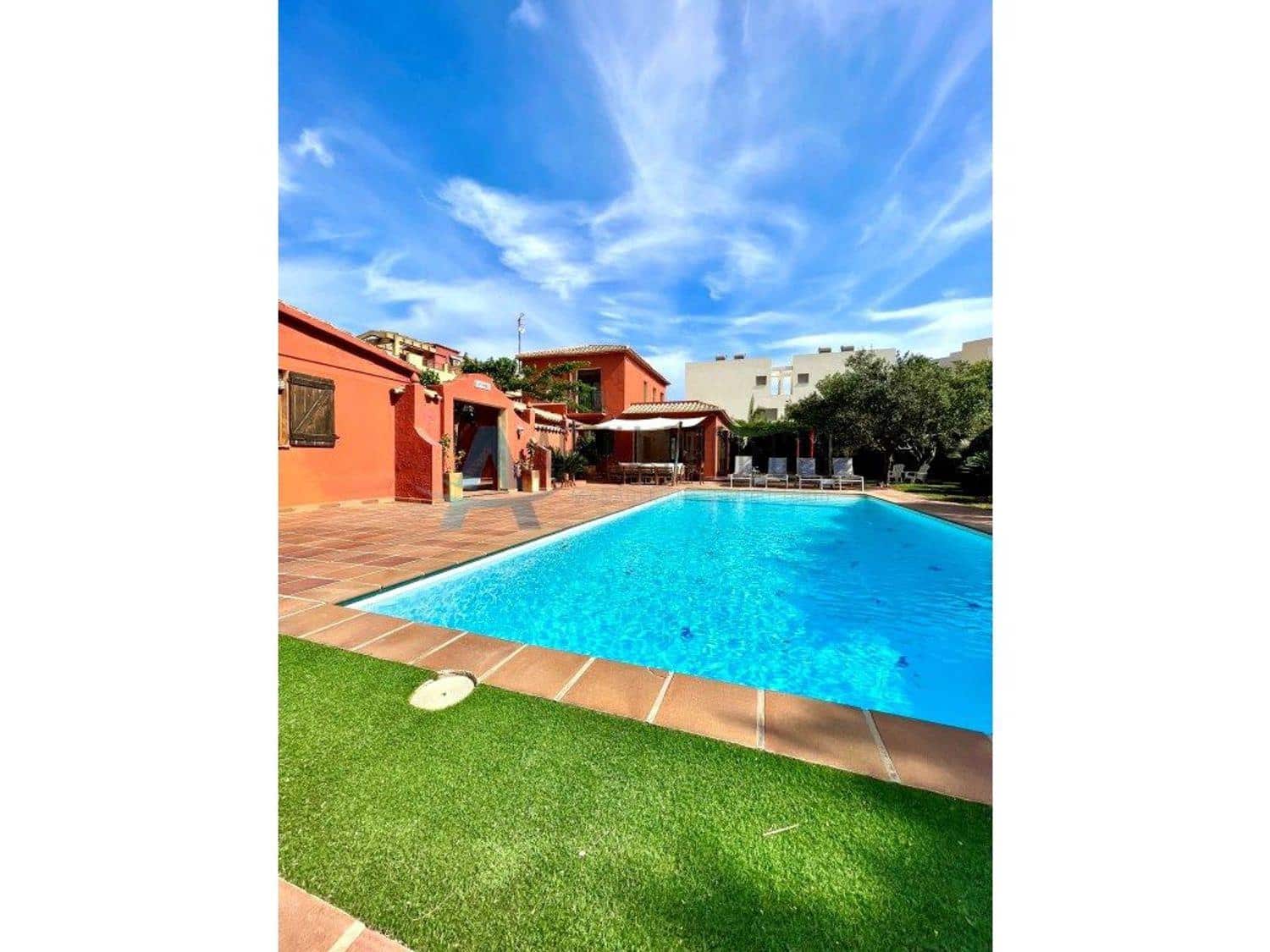 5 bedroom Villa for sale in Denia with pool - € 1,050,000 (Ref: 7935811)