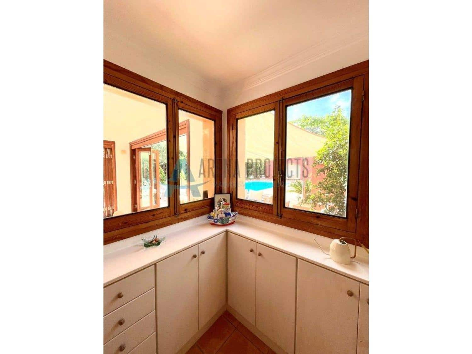 5 bedroom Villa for sale in Denia with pool - € 1,050,000 (Ref: 7935811)