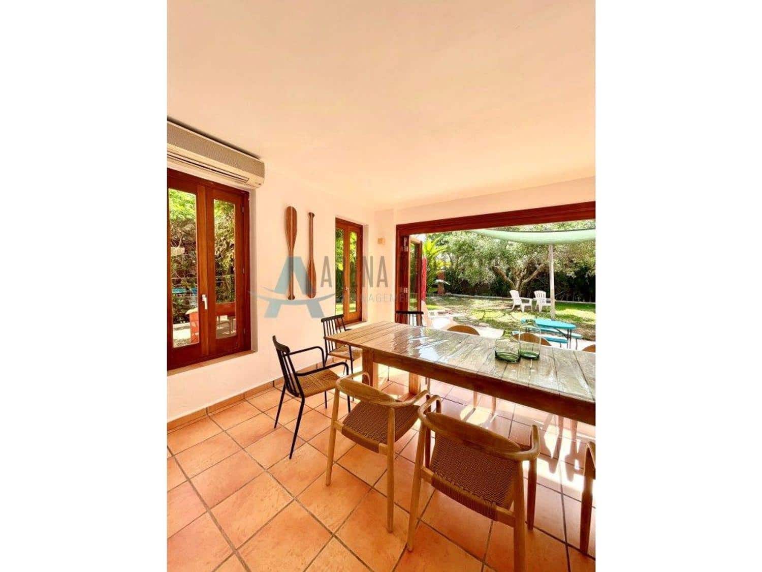 5 bedroom Villa for sale in Denia with pool - € 1,050,000 (Ref: 7935811)