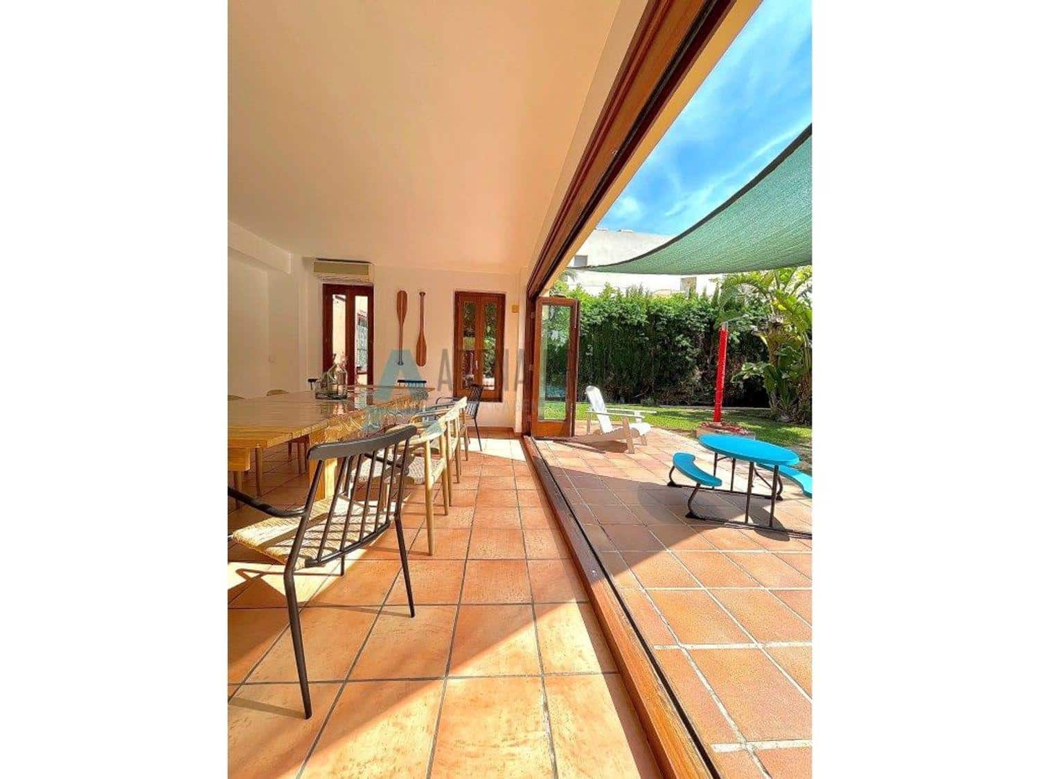 5 bedroom Villa for sale in Denia with pool - € 1,050,000 (Ref: 7935811)