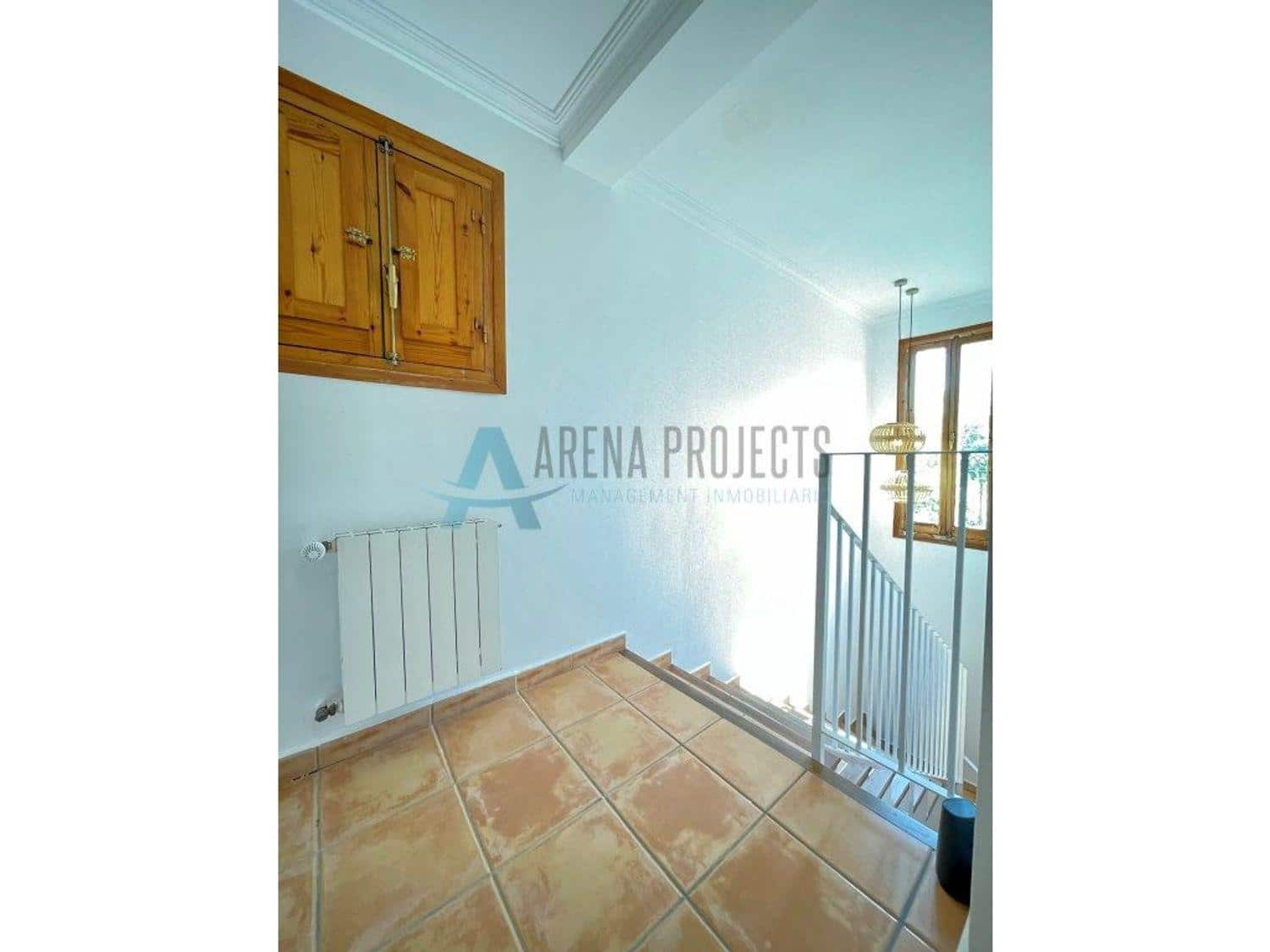 5 bedroom Villa for sale in Denia with pool - € 1,050,000 (Ref: 7935811)