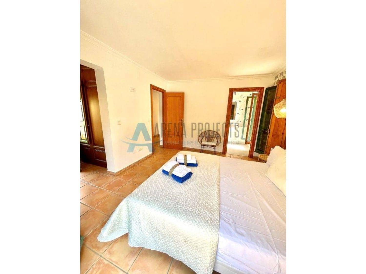 5 bedroom Villa for sale in Denia with pool - € 1,050,000 (Ref: 7935811)