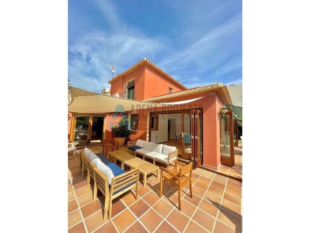 5 bedroom Villa for sale in Dénia with pool - € 1,050,000 (Ref: 7935811)