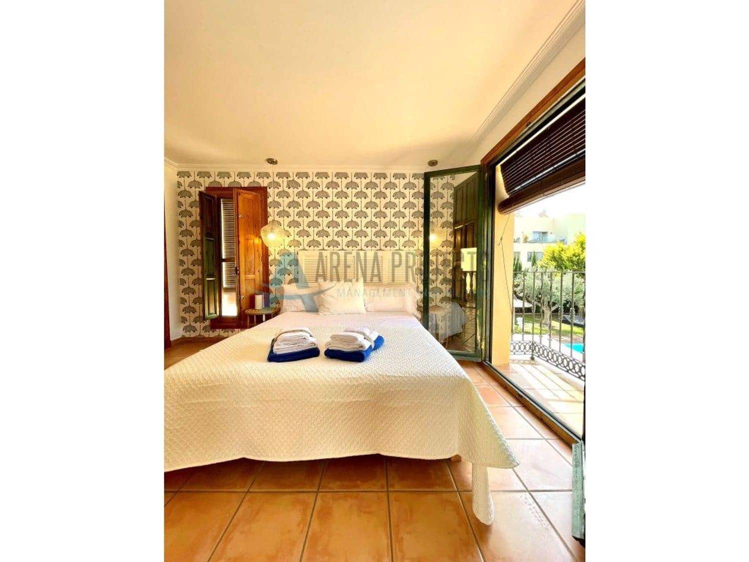 5 bedroom Villa for sale in Denia with pool - € 1,050,000 (Ref: 7935811)