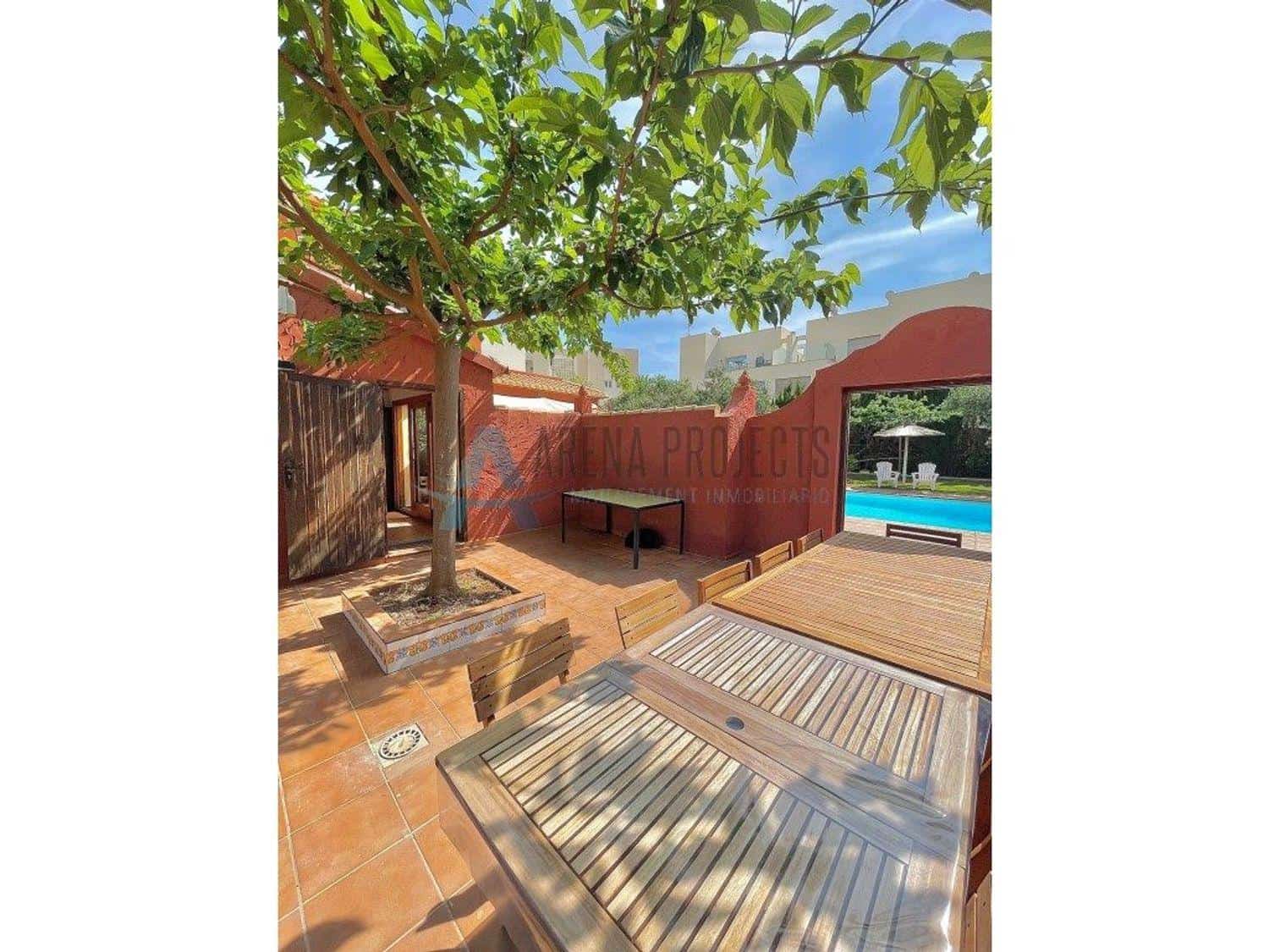 5 bedroom Villa for sale in Denia with pool - € 1,050,000 (Ref: 7935811)