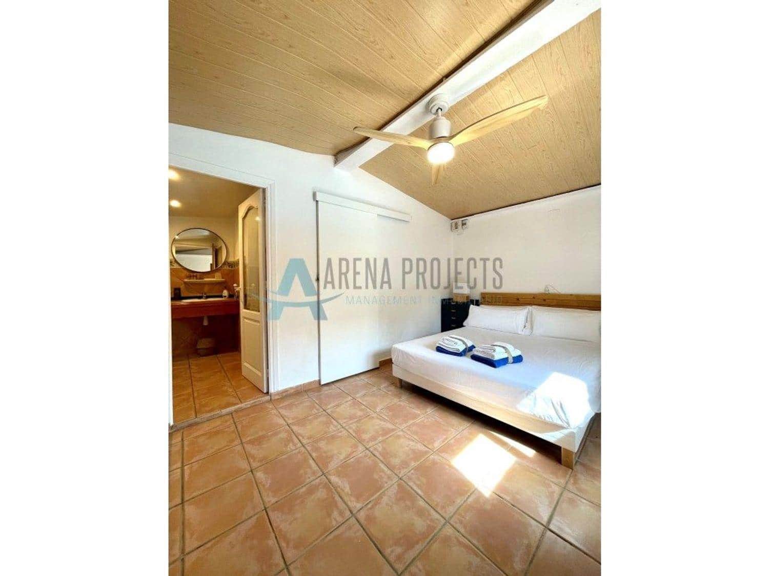 5 bedroom Villa for sale in Denia with pool - € 1,050,000 (Ref: 7935811)