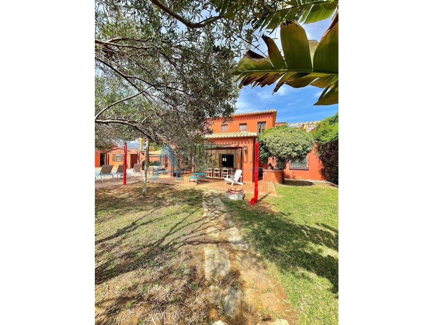 5 bedroom Villa for sale in Denia with pool - € 1,050,000 (Ref: 7935811)