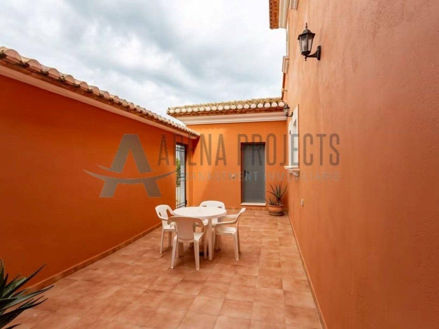 4 bedroom Villa for sale in Denia - € 749,000 (Ref: 8324850)