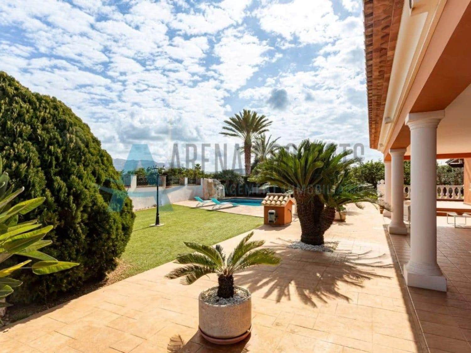 4 bedroom Villa for sale in Denia - € 749,000 (Ref: 8324850)