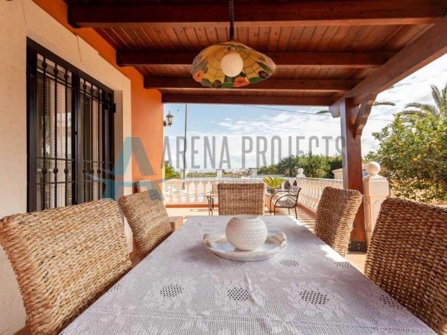 4 bedroom Villa for sale in Denia - € 749,000 (Ref: 8324850)
