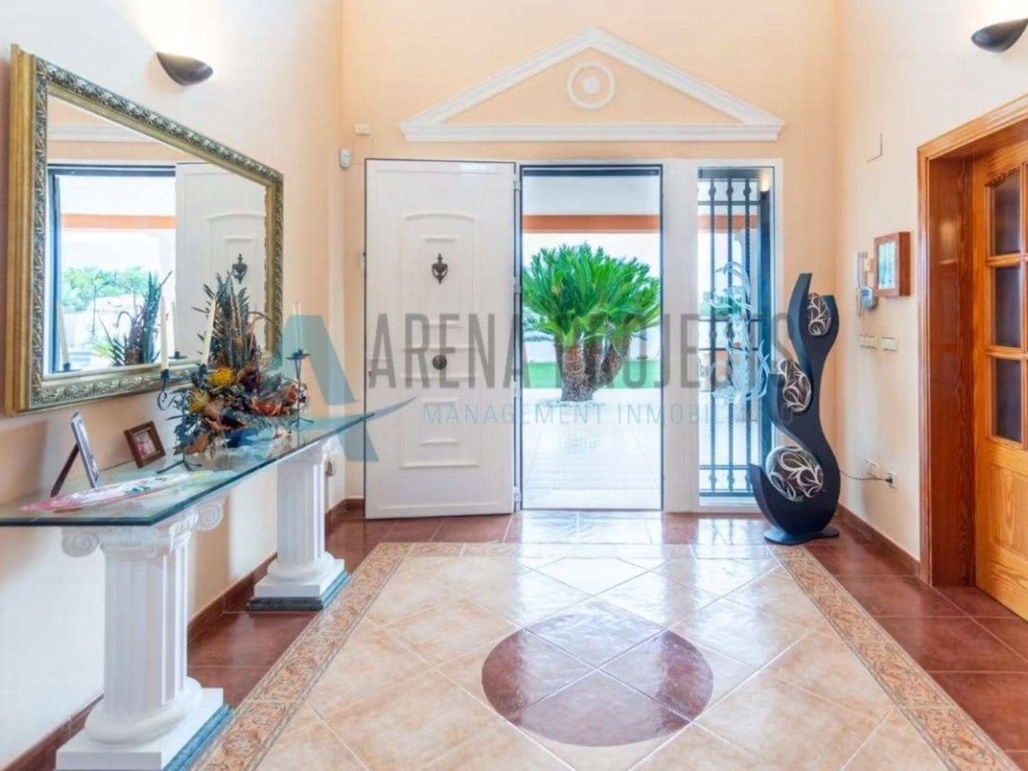 4 bedroom Villa for sale in Denia - € 749,000 (Ref: 8324850)