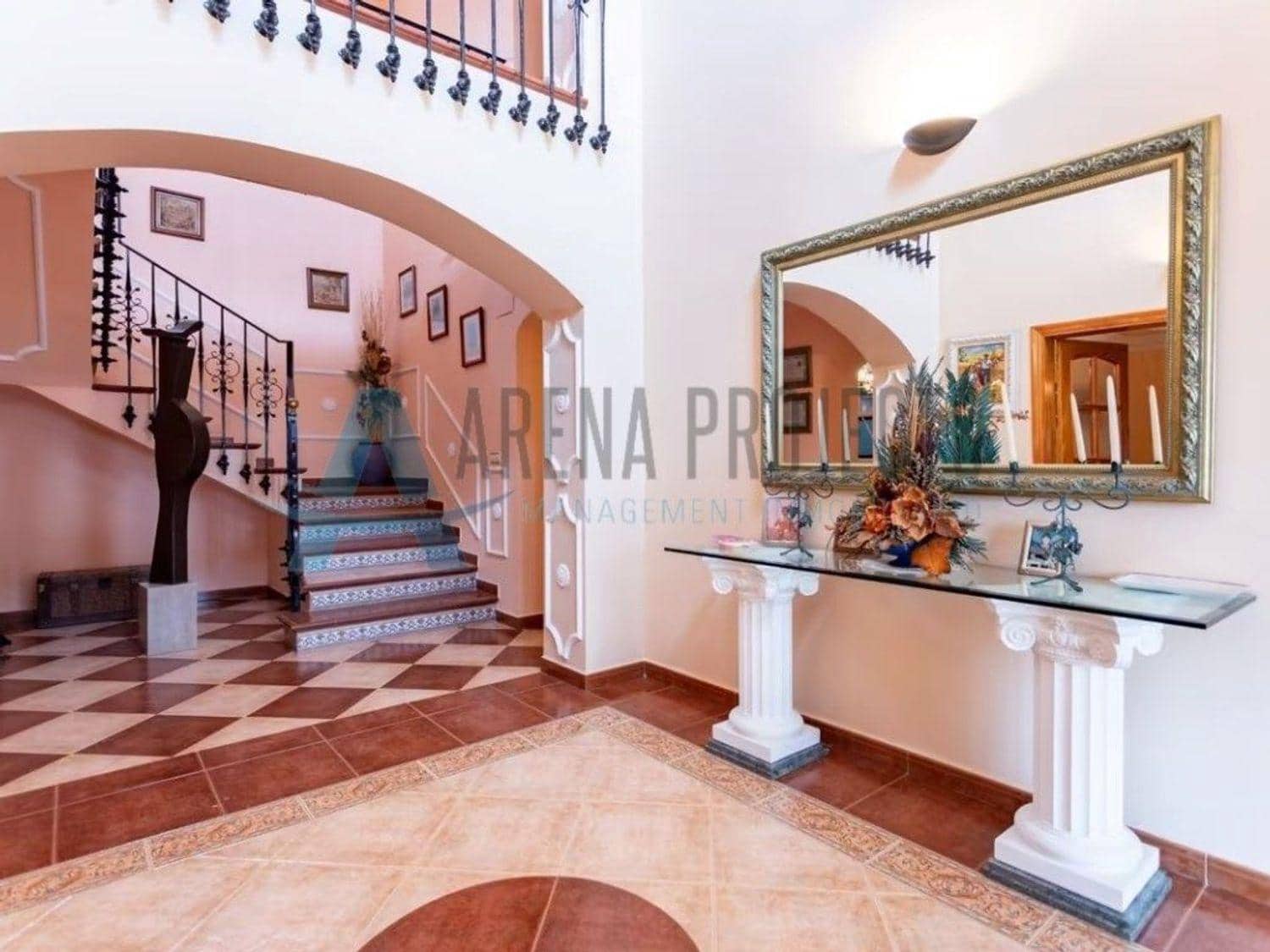 4 bedroom Villa for sale in Denia - € 749,000 (Ref: 8324850)