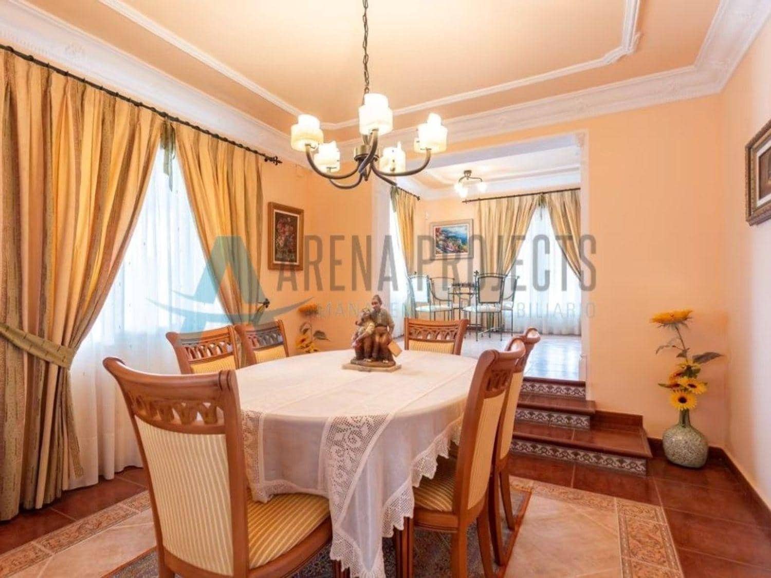 4 bedroom Villa for sale in Denia - € 749,000 (Ref: 8324850)