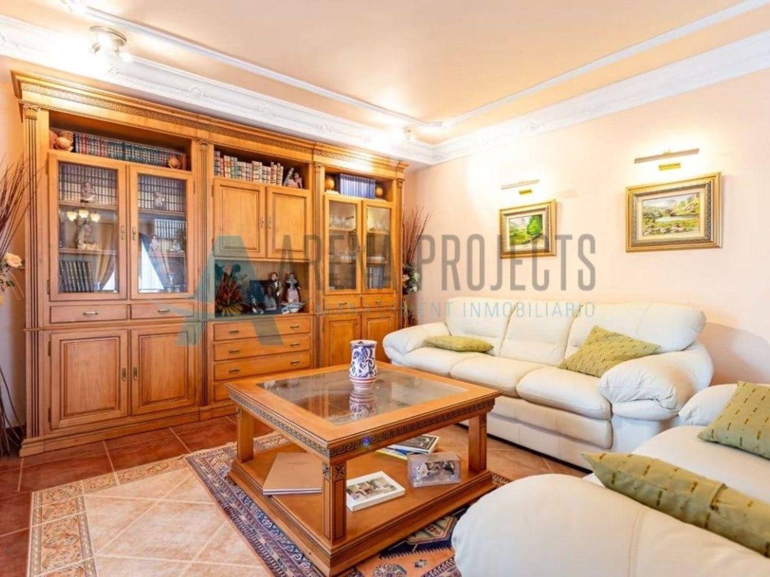 4 bedroom Villa for sale in Denia - € 749,000 (Ref: 8324850)