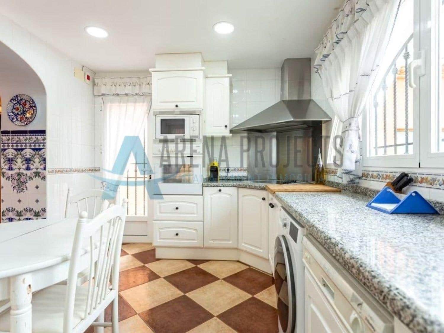 4 bedroom Villa for sale in Denia - € 749,000 (Ref: 8324850)