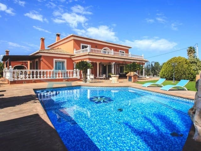 4 bedroom Villa for sale in Dénia - € 749,000 (Ref: 8324850)