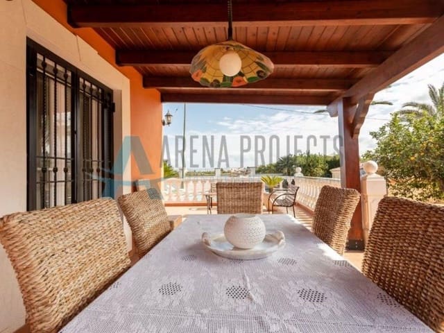 4 bedroom Villa for sale in Dénia - € 749,000 (Ref: 8324850)