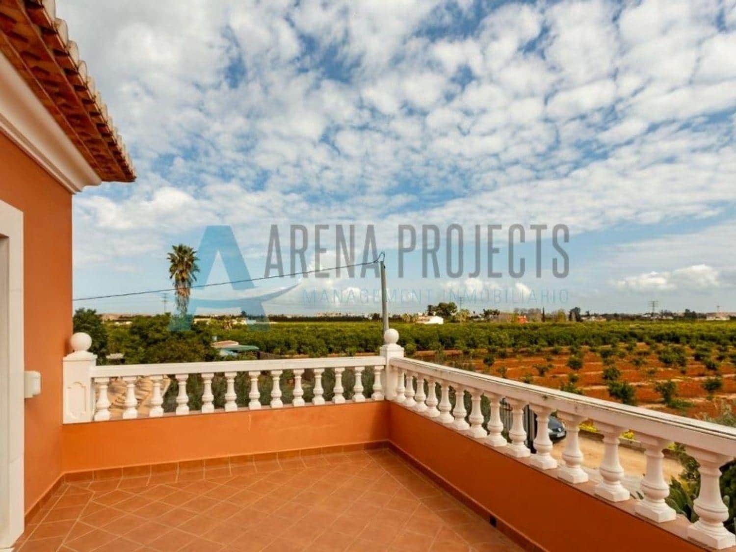 4 bedroom Villa for sale in Denia - € 749,000 (Ref: 8324850)