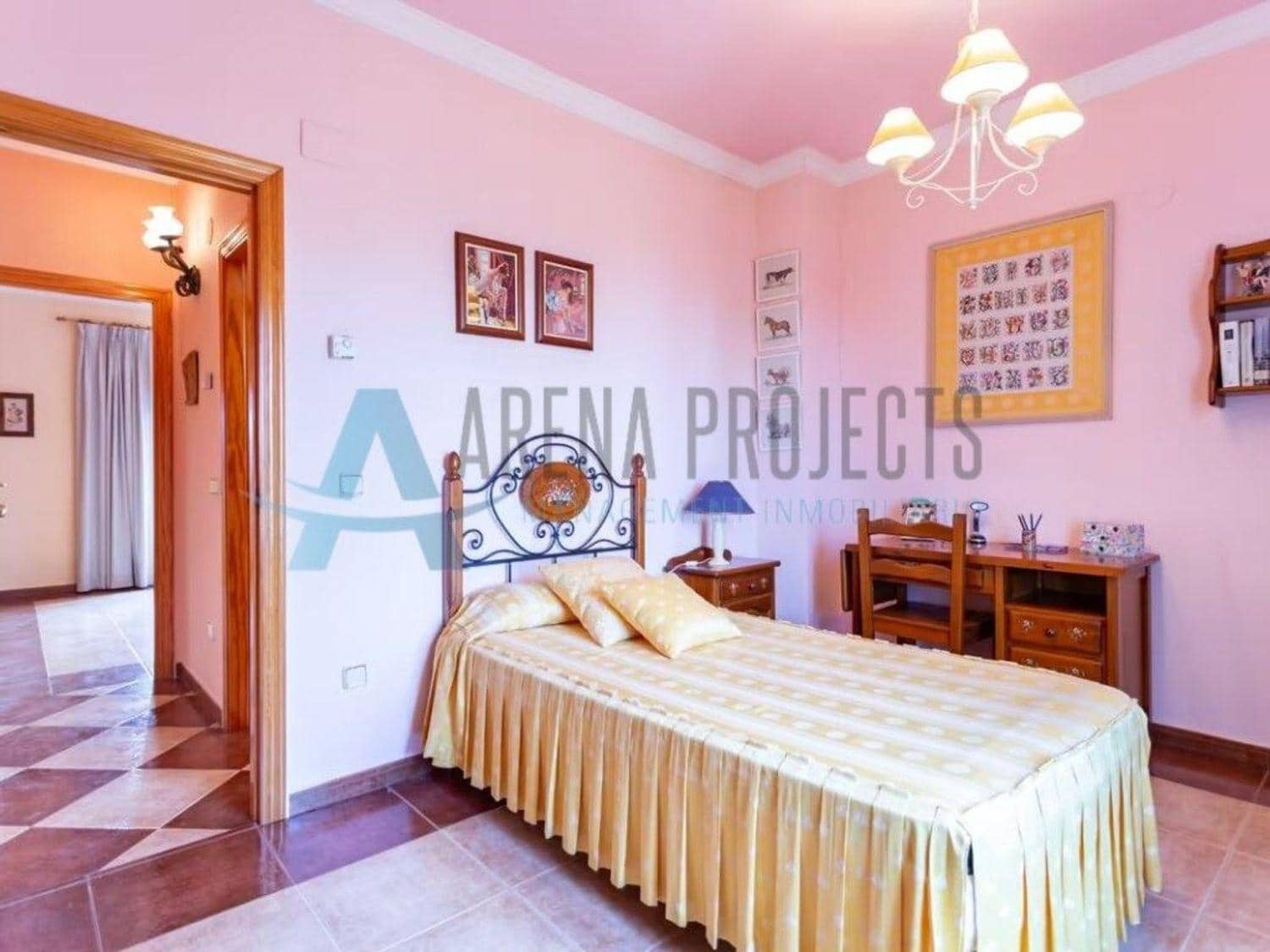 4 bedroom Villa for sale in Denia - € 749,000 (Ref: 8324850)