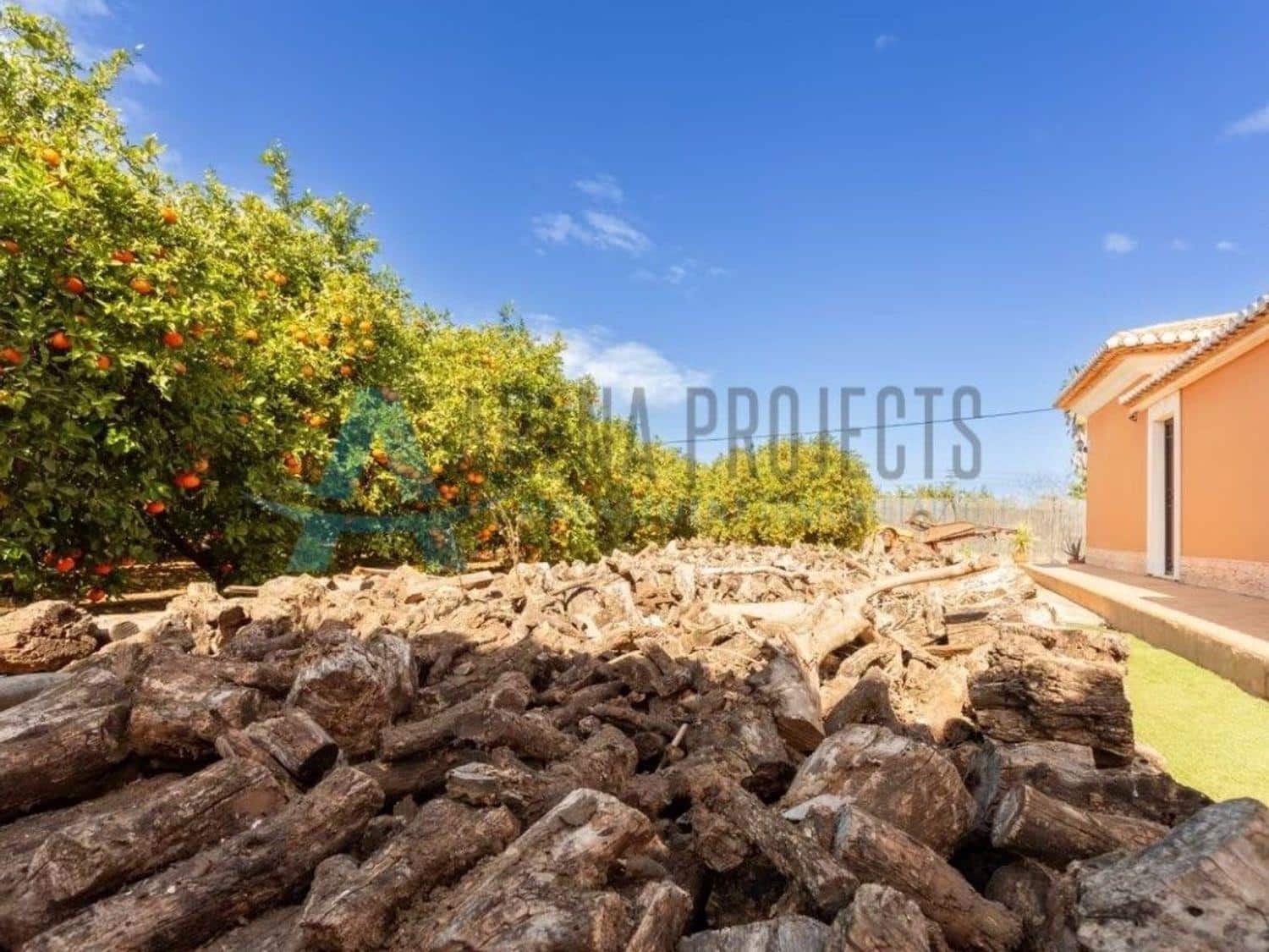 4 bedroom Villa for sale in Denia - € 749,000 (Ref: 8324850)