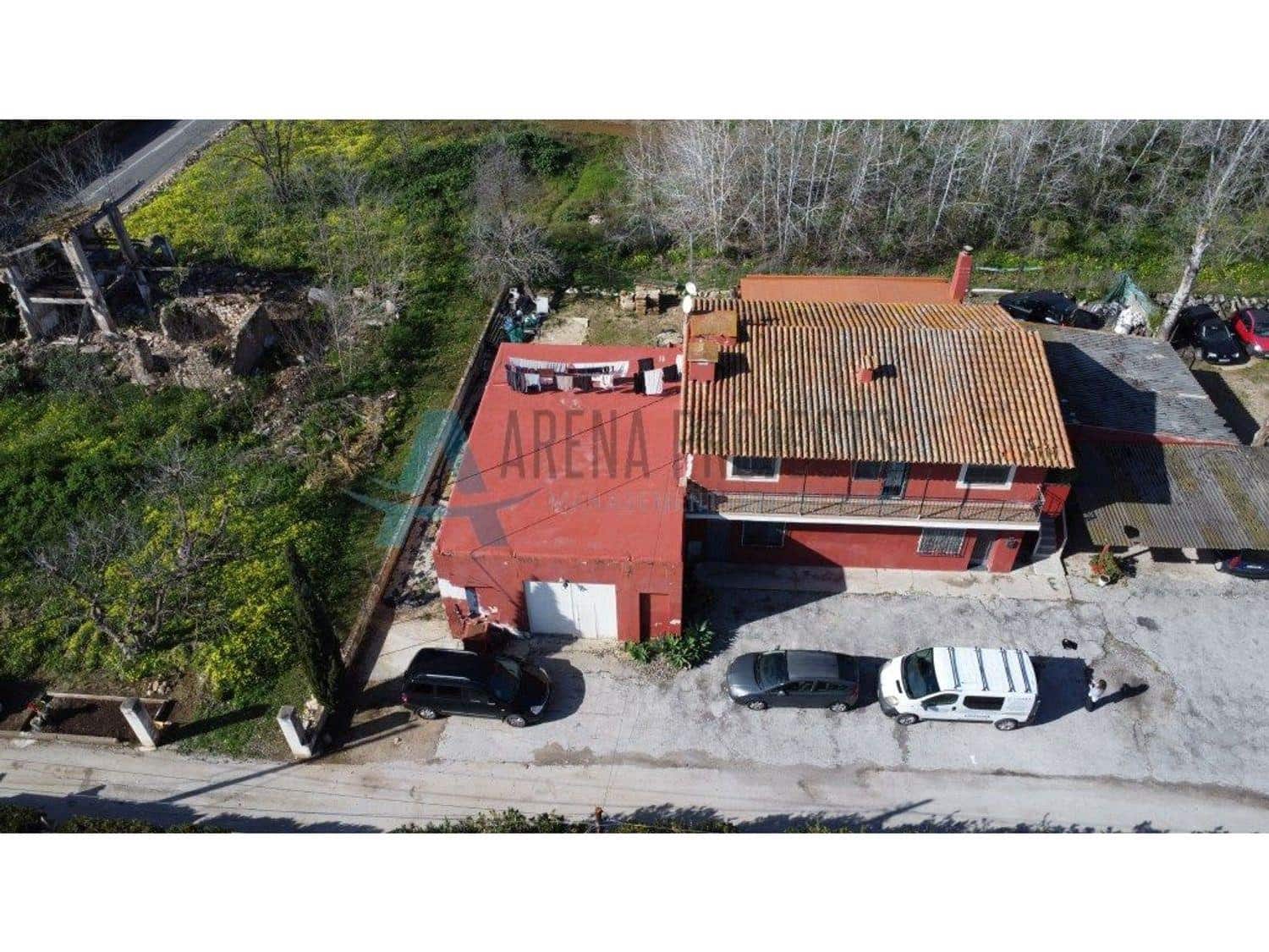 6 bedroom Villa for sale in Denia with garage - € 350,000 (Ref: 8907905)