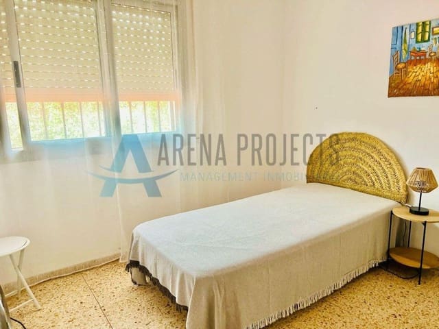 6 bedroom Villa for sale in Dénia with garage - € 350,000 (Ref: 8907905)