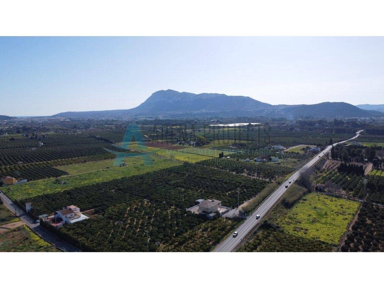 6 bedroom Villa for sale in Denia with garage - € 350,000 (Ref: 8907905)