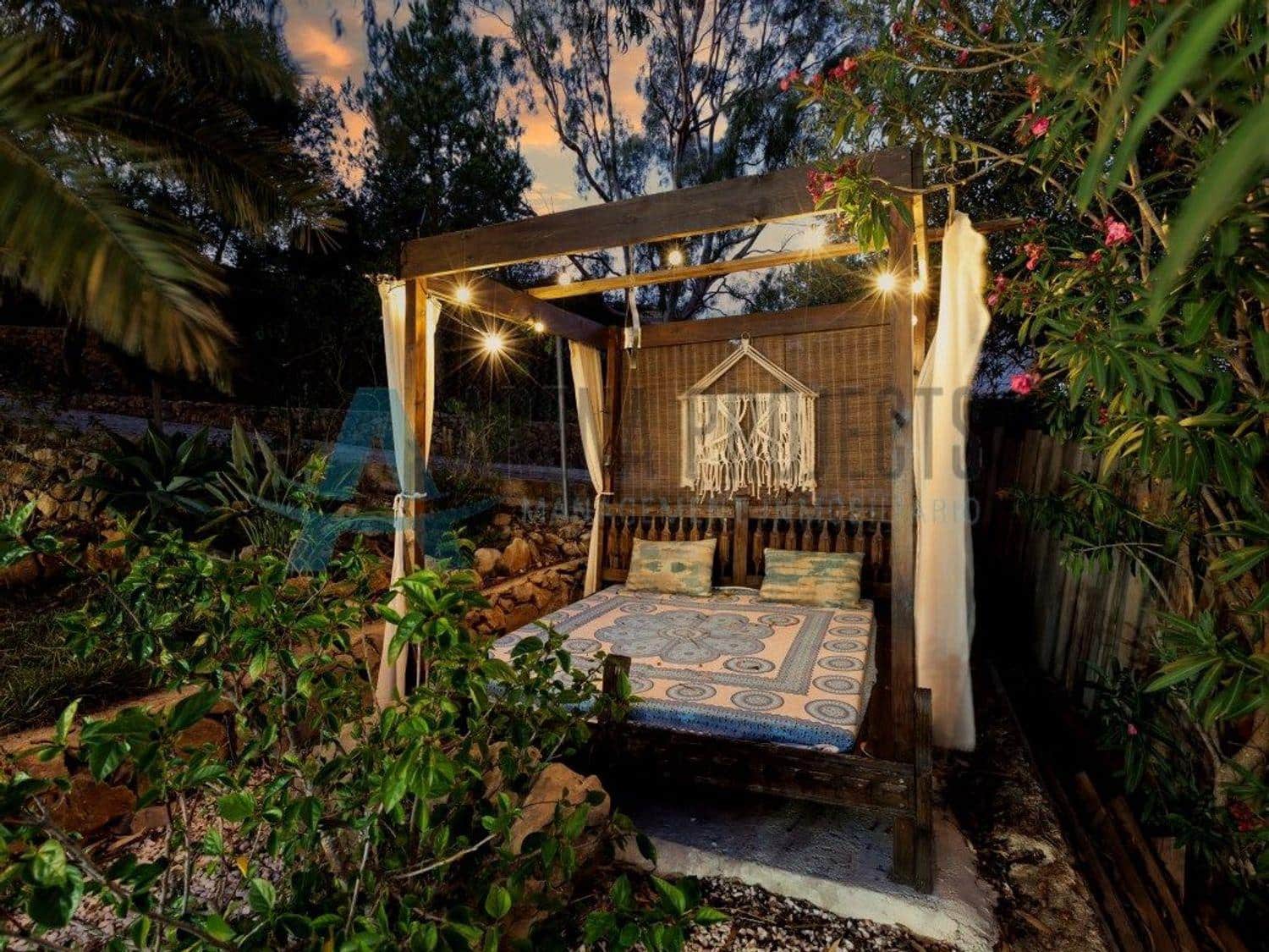 3 bedroom Villa for sale in Denia - € 628,000 (Ref: 8944306)